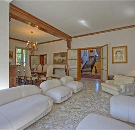 6 bedroom villa with large pool and tennis court near Arezzo, Southern Tuscany, sleeps 12